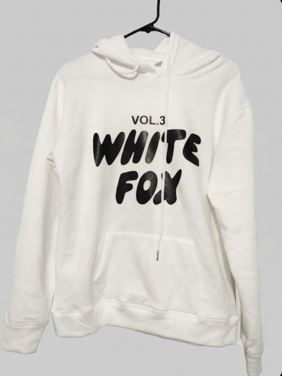 White Fox Boutique Sweaters - White Fox Boutique "Vol. 3" Sudadera Gráfica Marfil